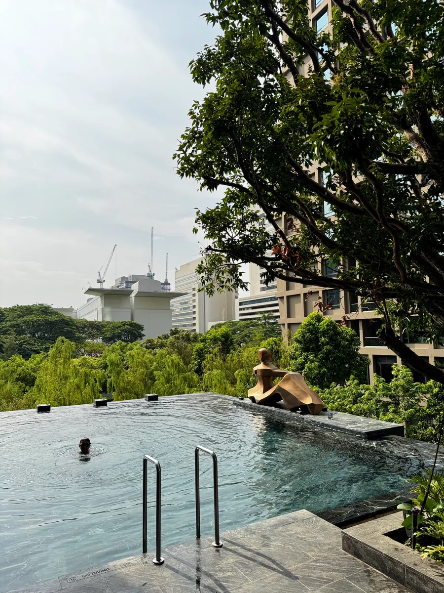 Kimpton Maa-Lai Bangkok 泳池全景